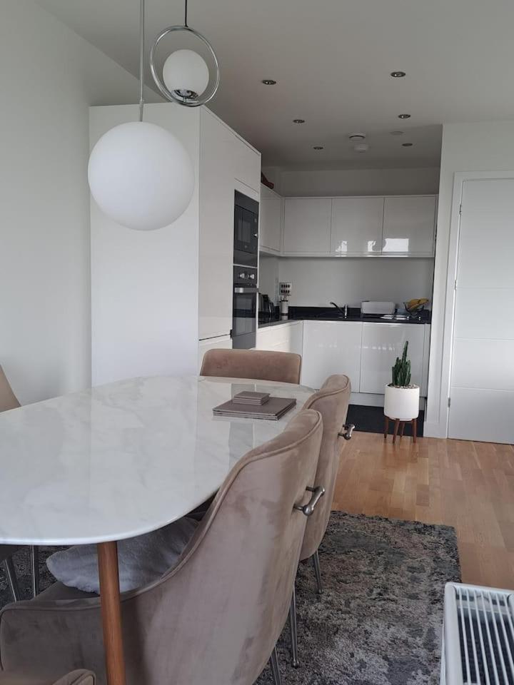 Cozy Double Room With Large En Suite Near Canary Wharf London With Amazing Views In A Shared Apartment Exterior foto