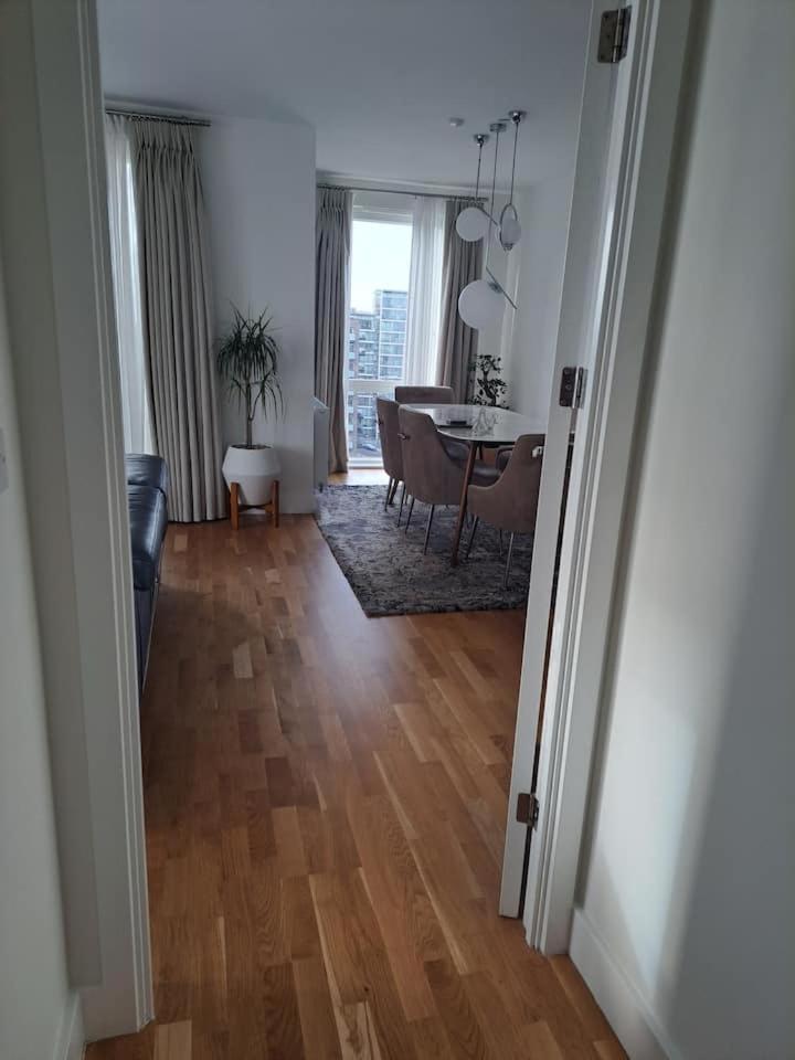 Cozy Double Room With Large En Suite Near Canary Wharf London With Amazing Views In A Shared Apartment Exterior foto